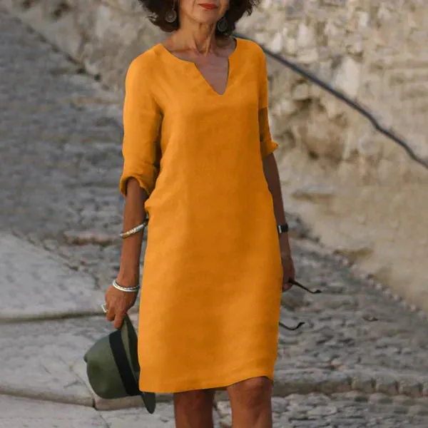Kleid mit Dreiviertelärmeln und V-Ausschnitt